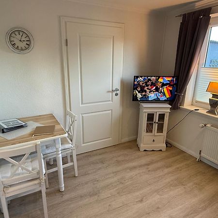 Ferienwohnung „Ole Karkenwech“ Husum-Roedemis Husum  Buitenkant foto