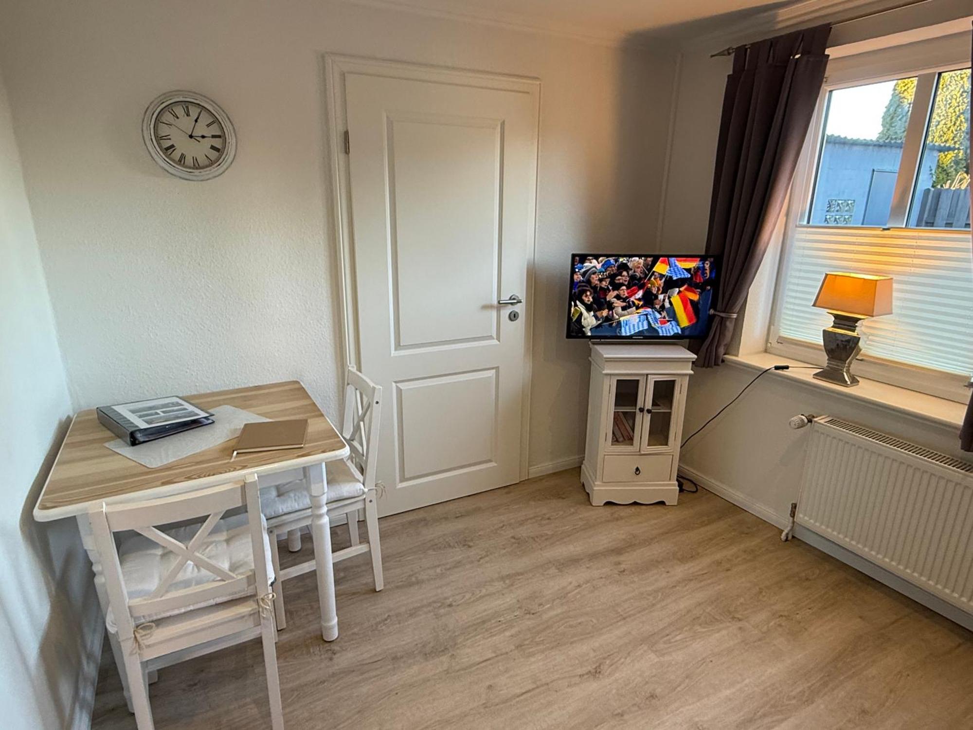 Ferienwohnung „Ole Karkenwech“ Husum-Roedemis Husum  Buitenkant foto